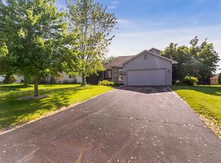 811 Lodge Dr, Jordan, MN 55352