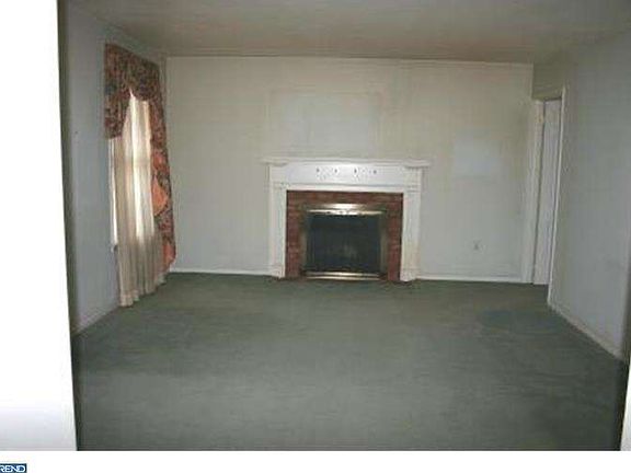3rd image of 10 Grenloch Dr