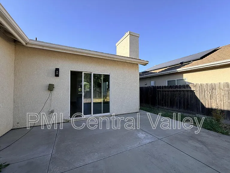 2210 Birchwood Ct — Photo 30
