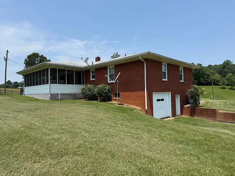2459 Middlesettlements Rd — Photo 7