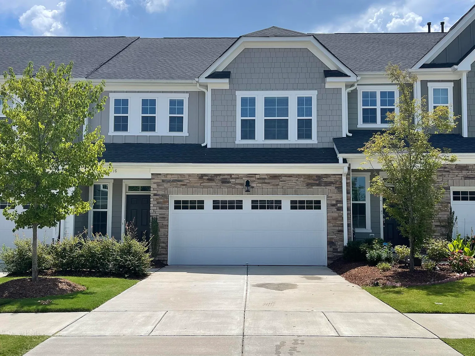 4 bed, 3.0 bath, 2200 sqft, $2,400 — Photo 1