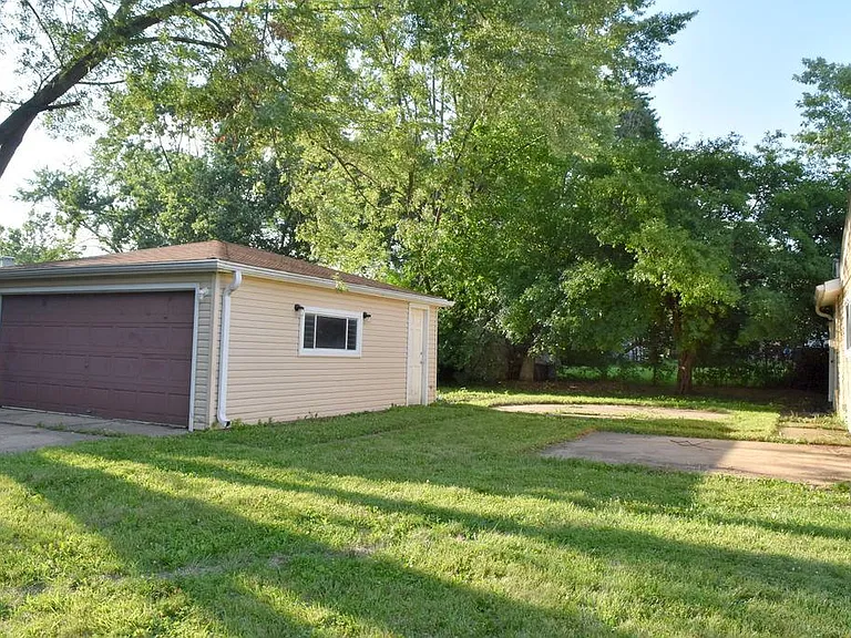 116 Center Rd — Photo 16