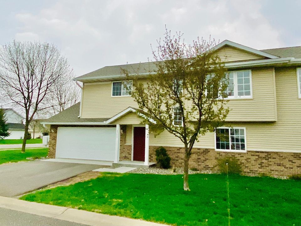 End unit townhome that fees like a single family home