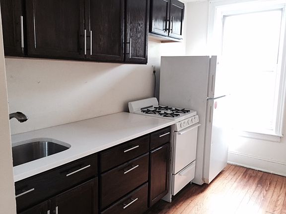 3rd image of 913 Bedford Ave APT 4