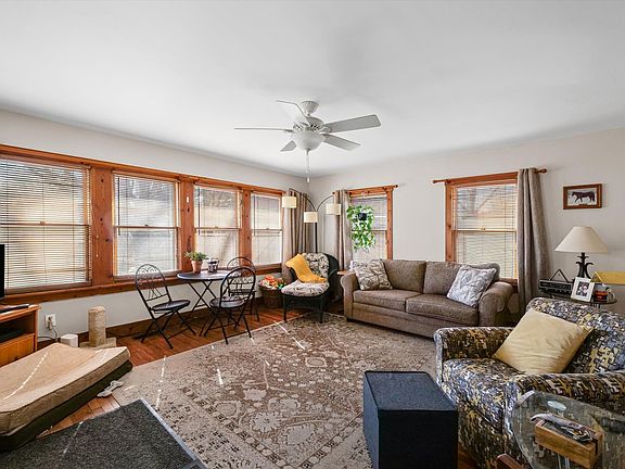 4th image of 909 E Washington St