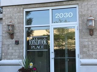 2030 Saint Regis Dr #222, Lombard, IL 60148