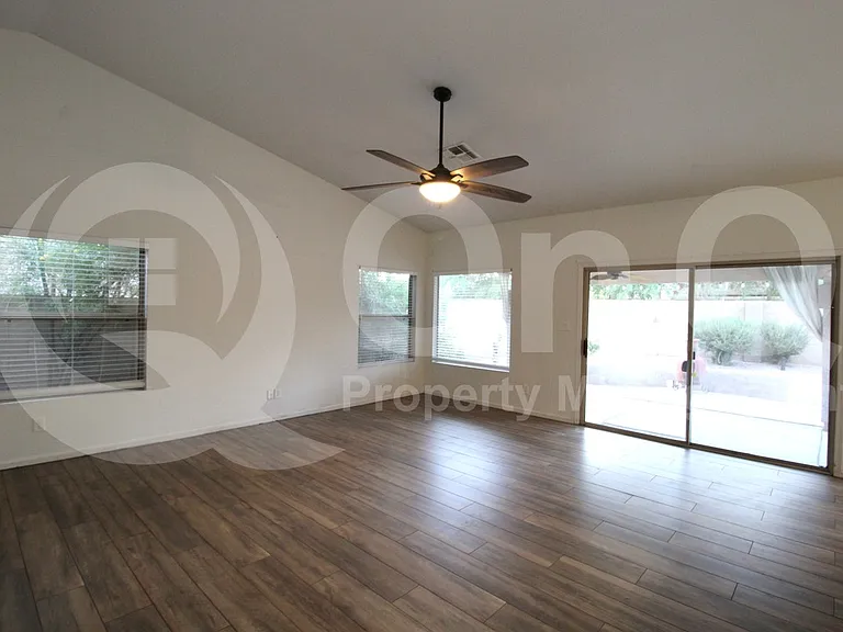 685 W Estrella Dr — Photo 14