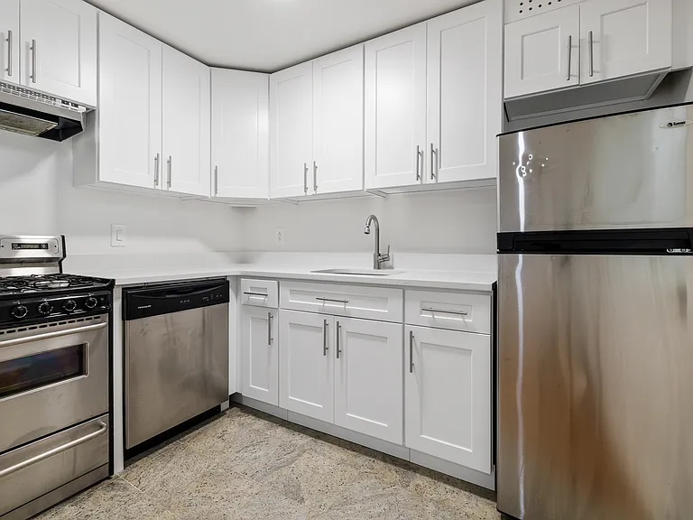 123 E 54th St #8A — Photo 3