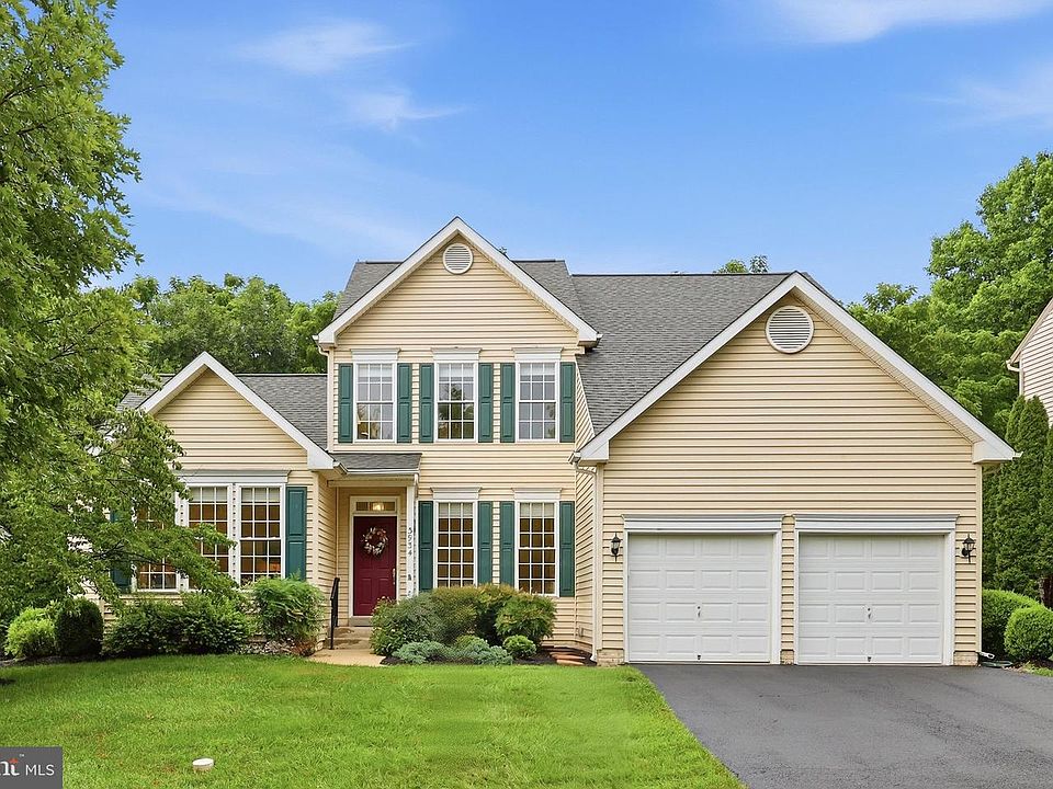 1st image of 3934 Sweet Briar Ln