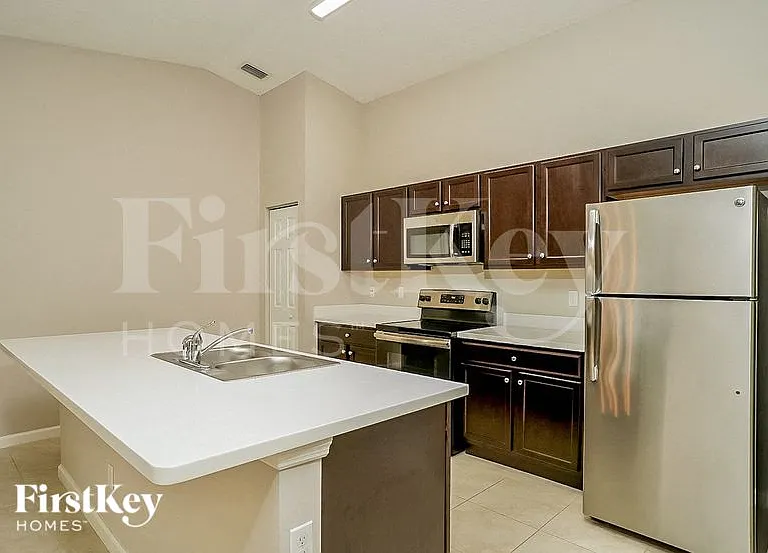 1881 SW Millikin Ave — Photo 5