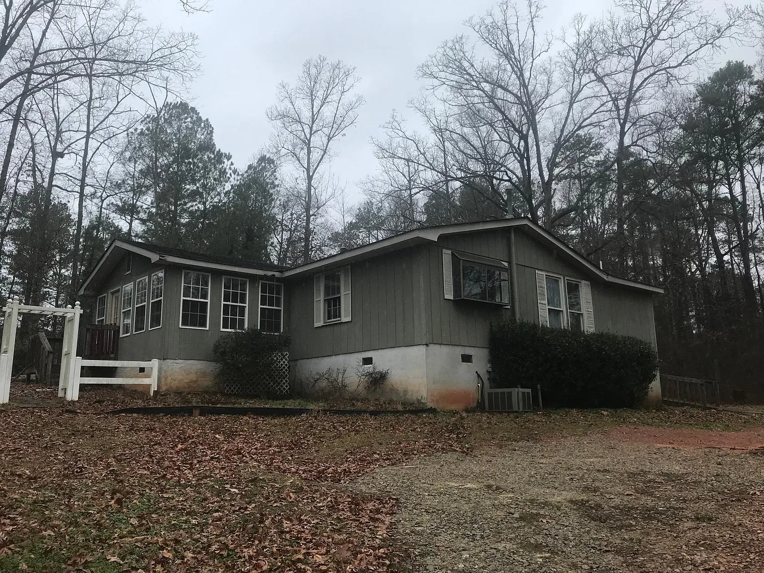 255 Oak Hill Cir photo 1