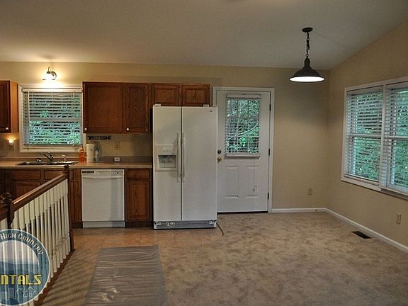 3rd image of 131 Hummingbird Hill Dr