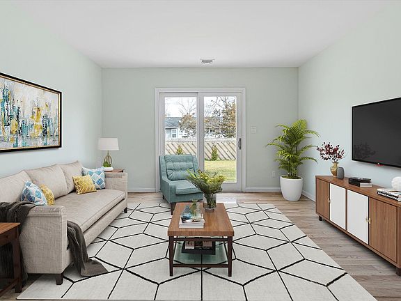 5th image of 3 Janice Ln