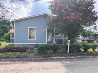 1322 N San Marcos St, Seguin, TX 78155