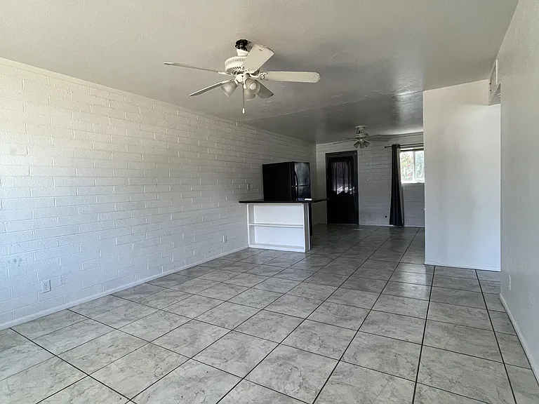9816 N 15th St #2 — Photo 3