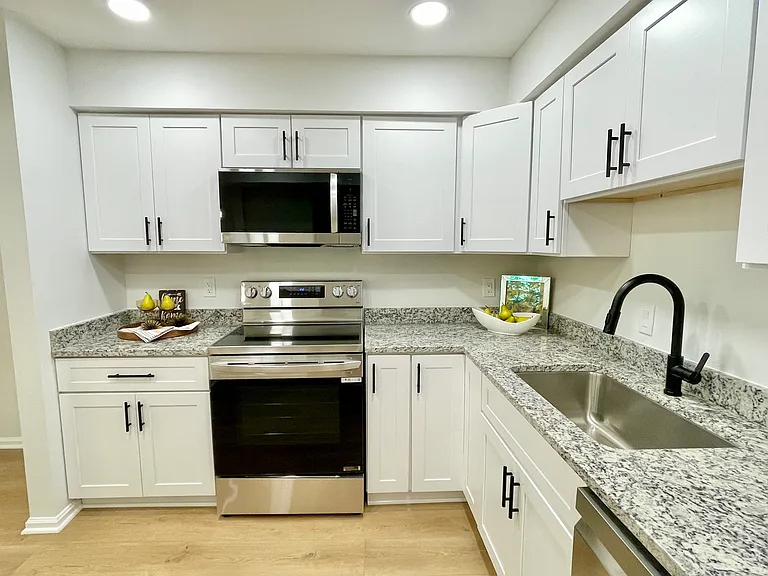3 Pickering Ct #102 — Photo 7