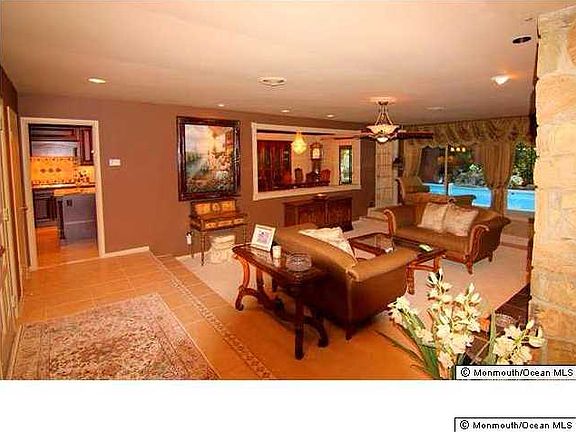 2nd image of 86 Deepdale Dr