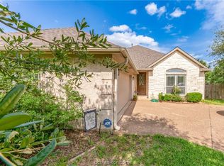 2707 Hickory Ct, Bryan, TX 77808