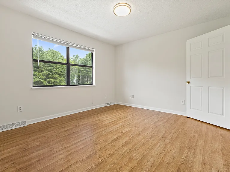 2812 S Greenwood Dr — Photo 4