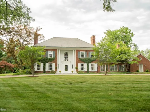 2630 Foxhill Dr NW, Canton, OH 44708