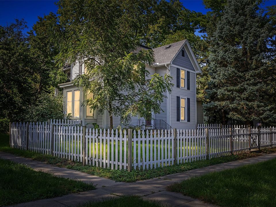 1st image of 402 3rd St NW