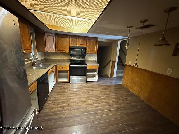 5th image of 999 Sycamore Dr