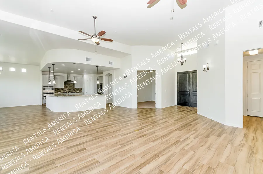 Beautiful Home in Corona de Tucson! — Photo 3