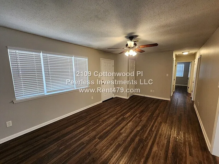 2109 Cottonwood Pl — Photo 3