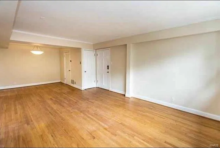 7571 Buckingham Dr — Photo 1