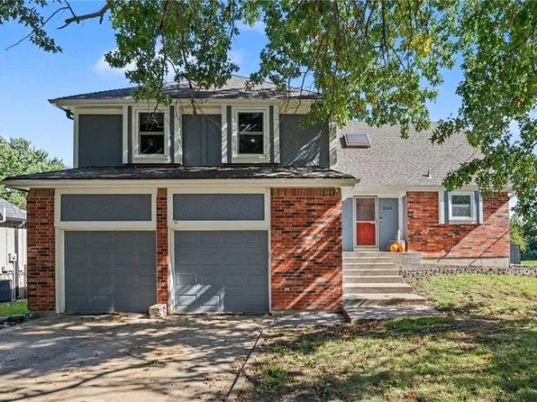 2204 S Apache St, Olathe, KS 66062