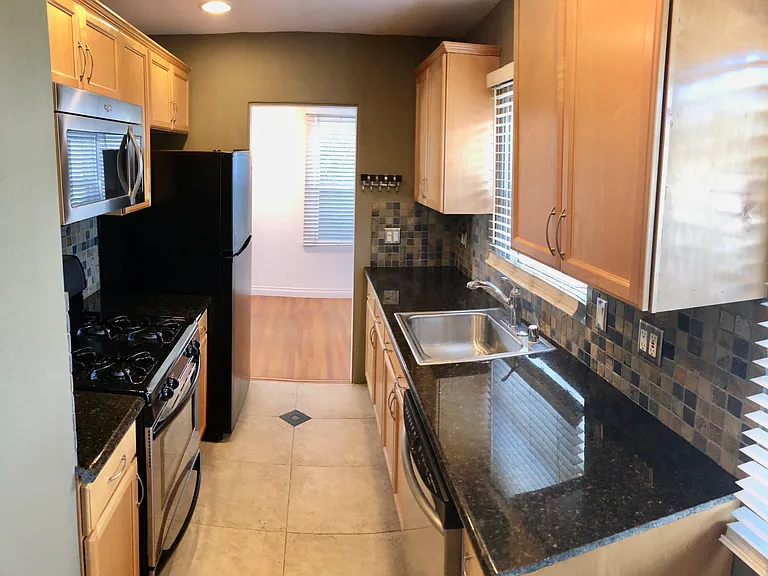 4585 Santa Monica Ave — Photo 5