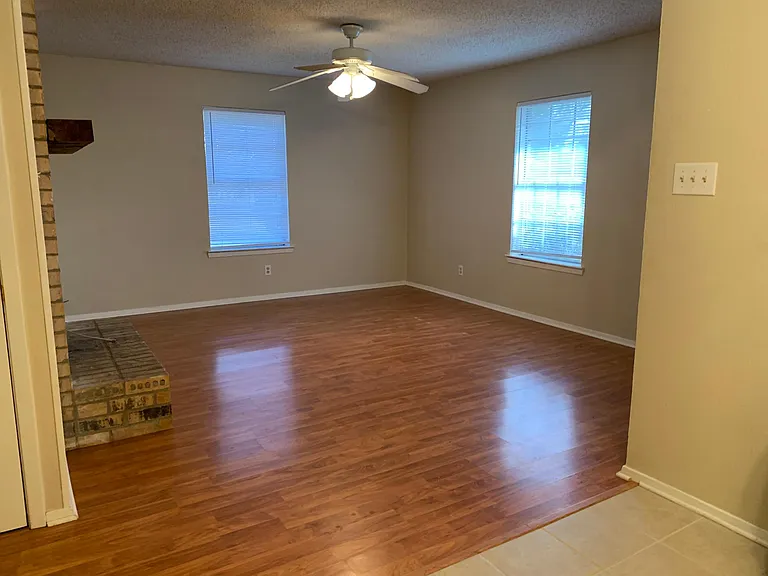 719 Windcrest Dr — Photo 5