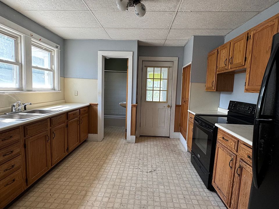 1st image of 77 Viall Ave Floor 1