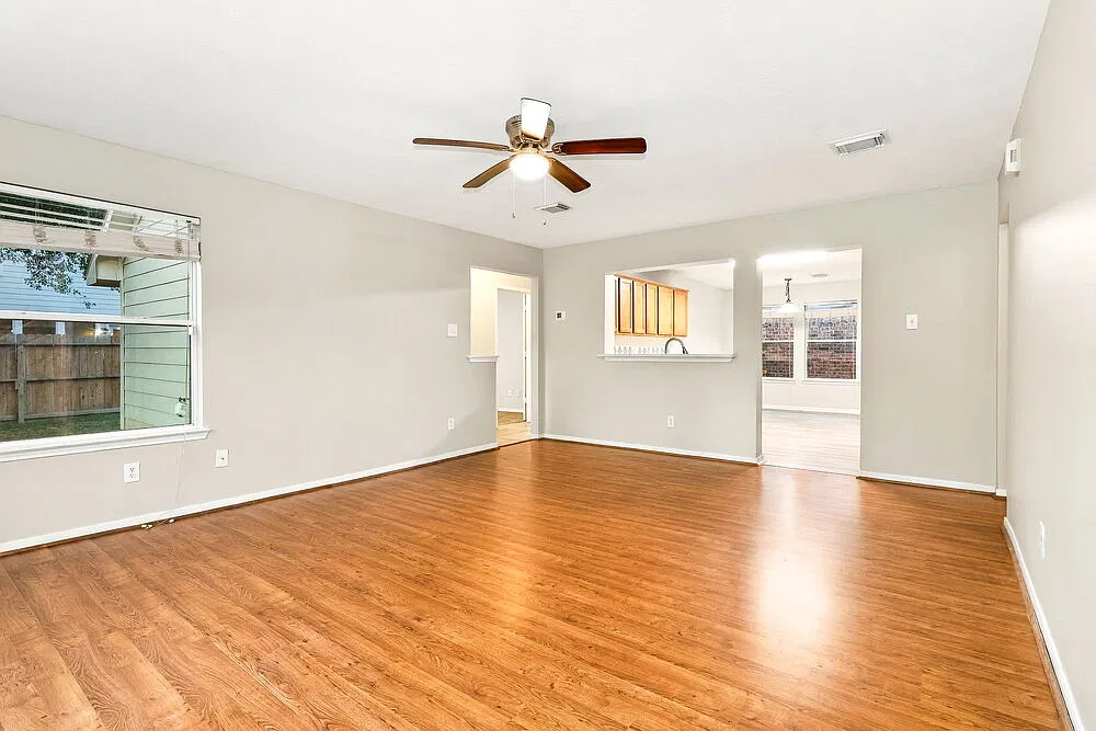 4 bed, 2.5 bath, 2757 sqft, $2,160 — Photo 4