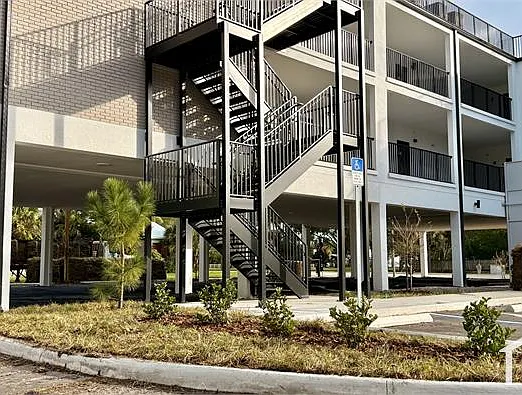 1 bed, 741 sqft, $1,558 — Photo 2