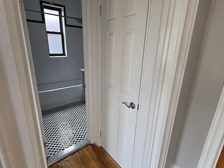 250 Ocean Pkwy #5E — Photo 6