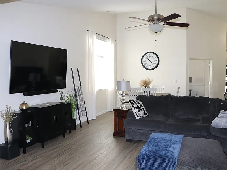 528 Dylan Dr — Photo 18