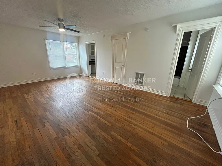 2405 16th St #B — Photo 2