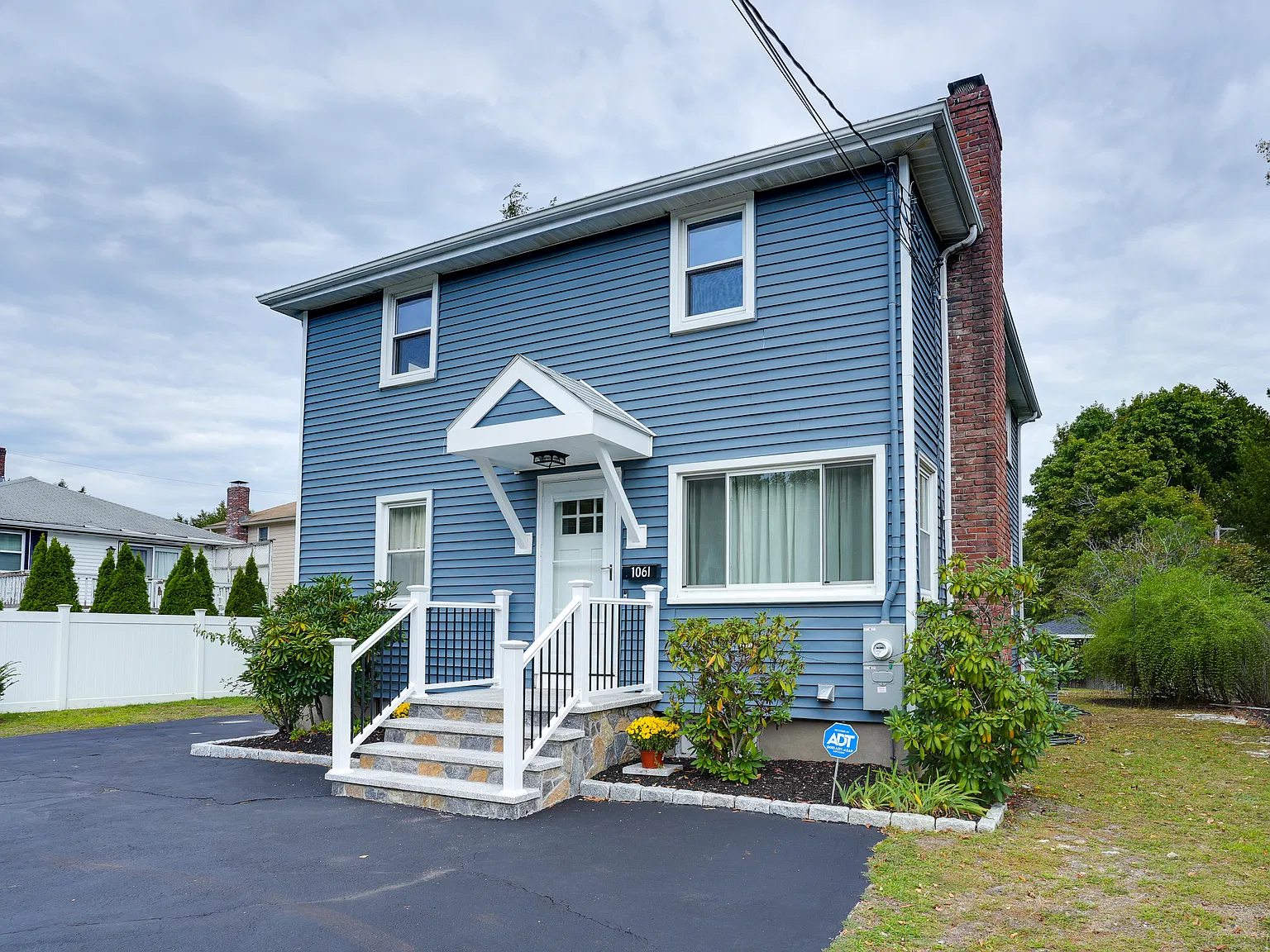 3 bed, 1600 sqft, $4,200 — Photo 1