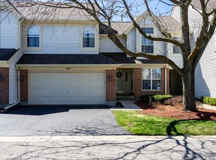 32 Ione Dr UNIT B, South Elgin, IL 60177