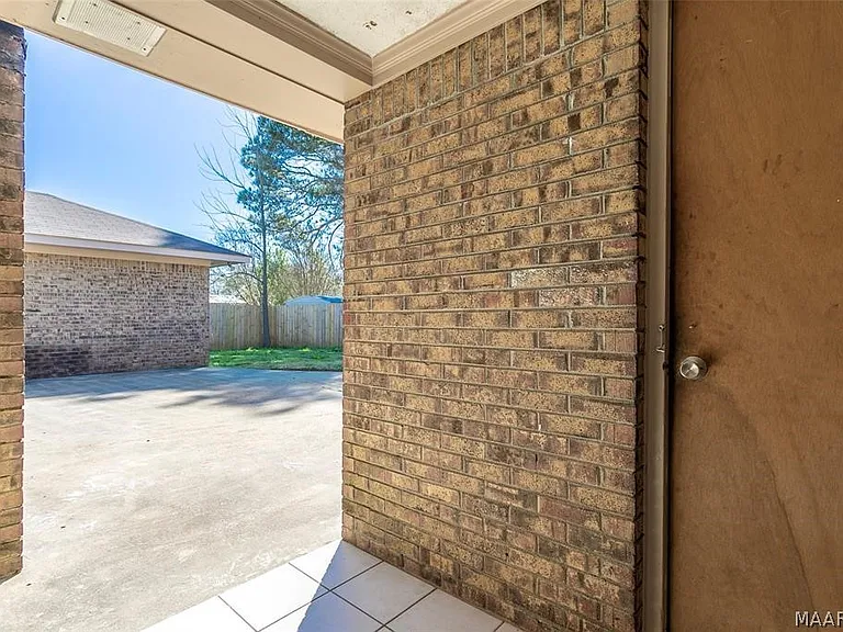 110 Diane Dr — Photo 35