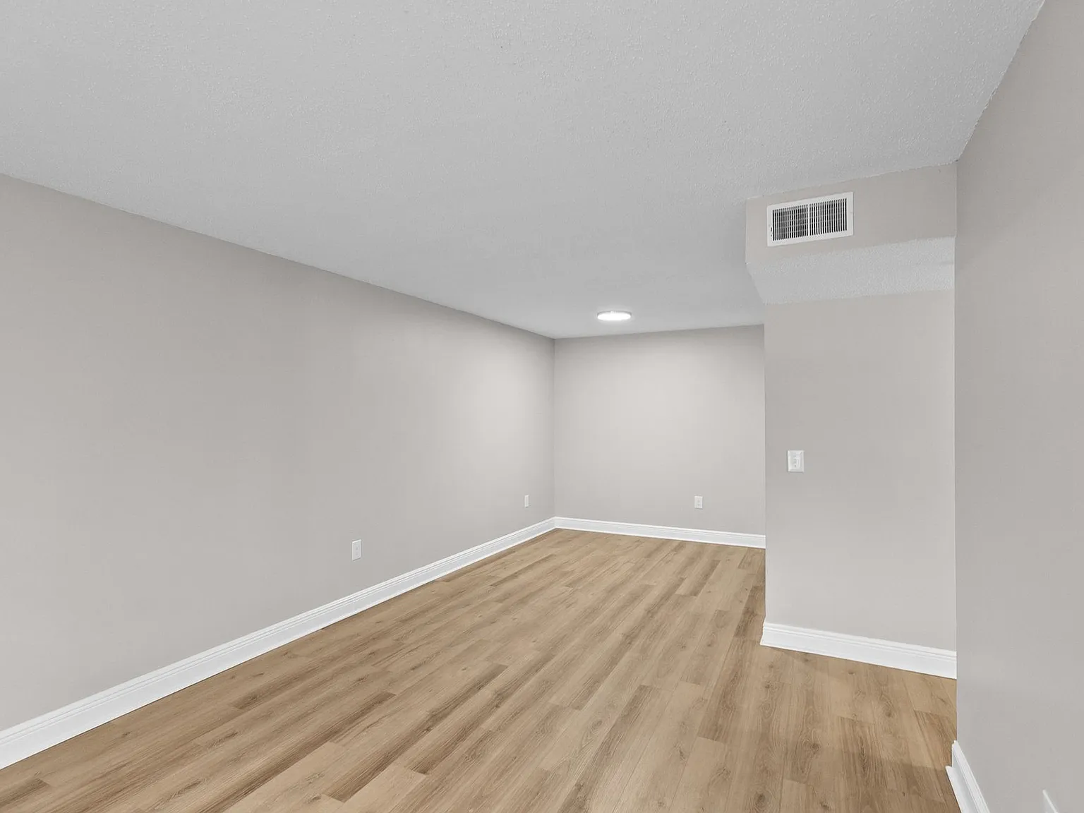 Pebble Creek Apartments — Photo 3