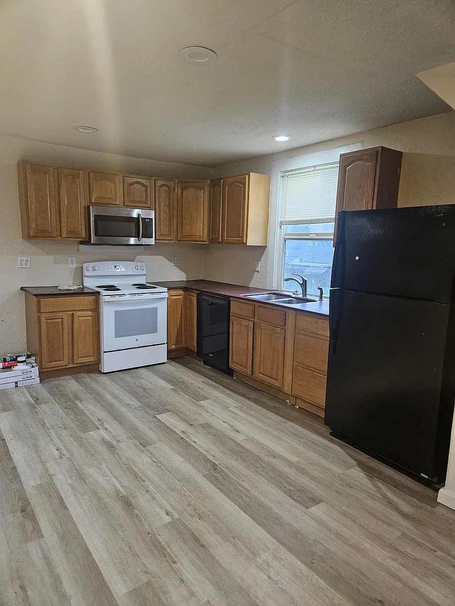 Kitchen/Living room open concept - 1111 Chenault Ave #2