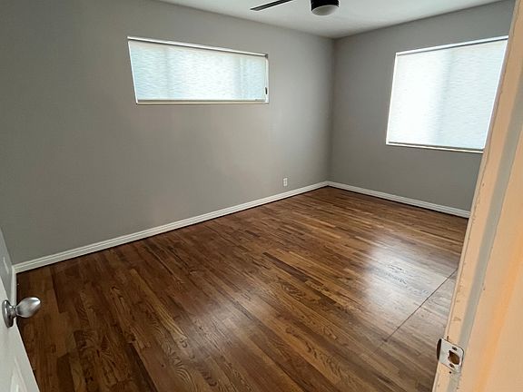 Master Bedroom (Upstairs)