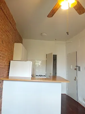 Rented by Perry Associates NYC Inc | media 30