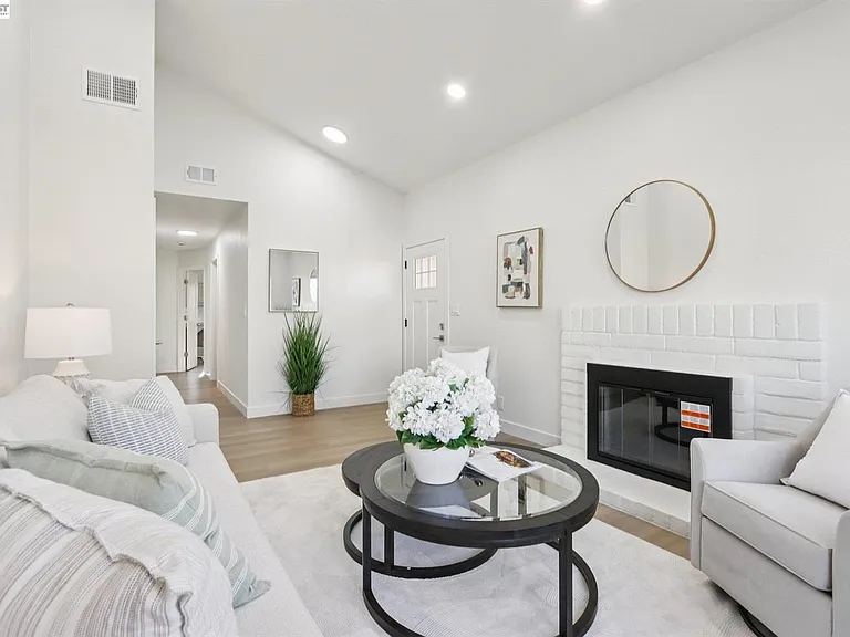 3168 Courthouse Dr — Photo 3