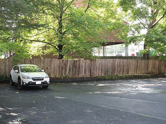 4th image of 101 Curtis St #A