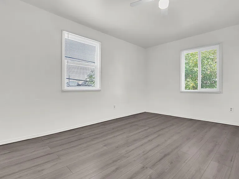 1166 E 43rd Pl — Photo 13
