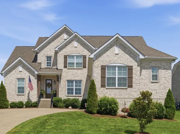 269 Crooked Creek Ln, Hendersonville, TN 37075
