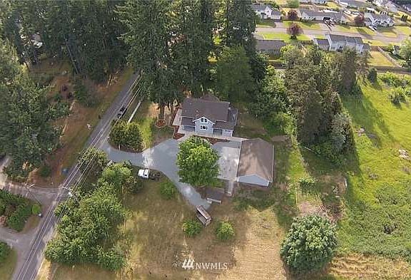 2nd image of 923 Military Rd E